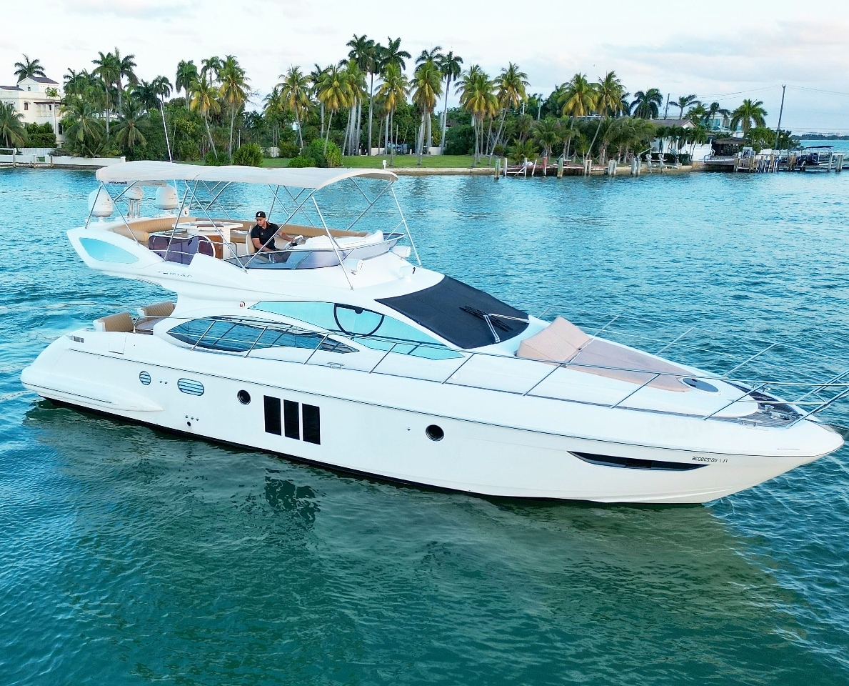 50' Azimut 50' yacht yacht available for charter in Miami